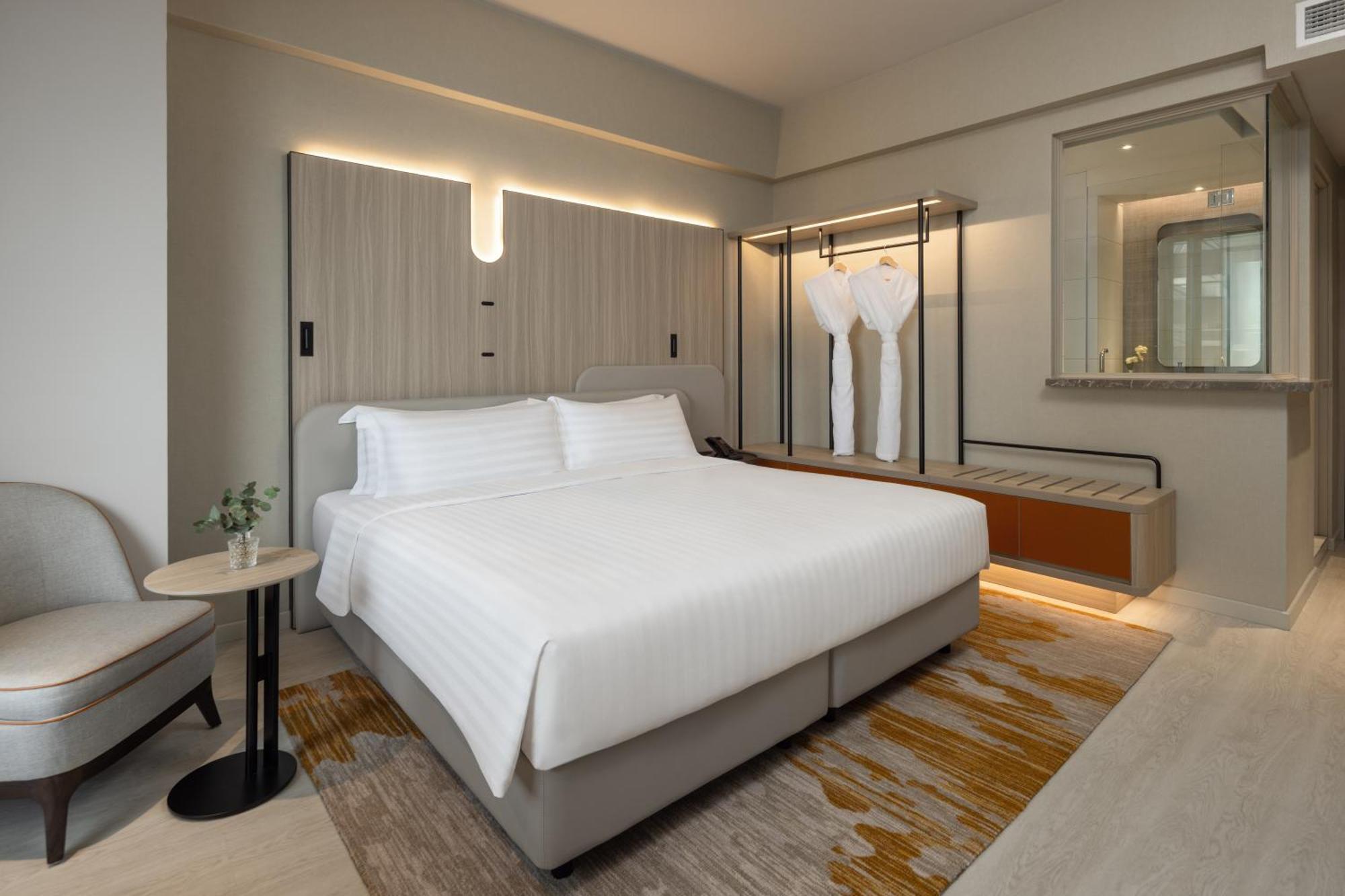 Premier King Room Skyline View