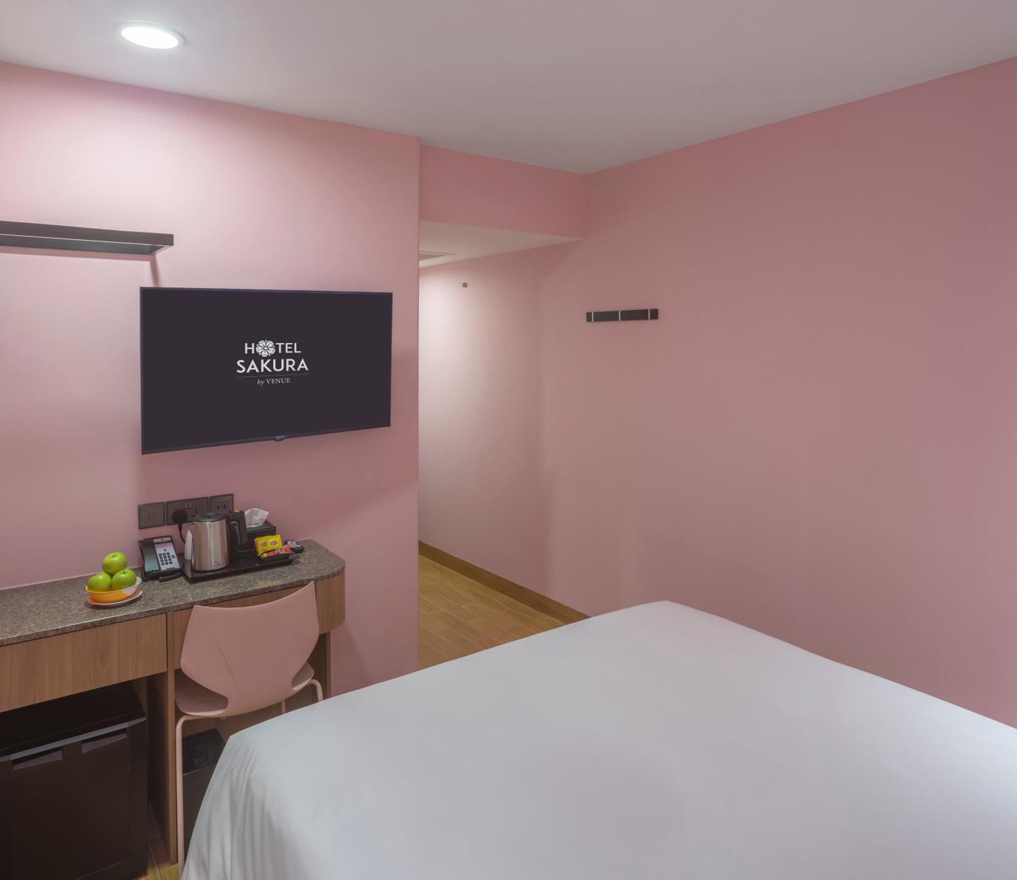 Deluxe Queen Room