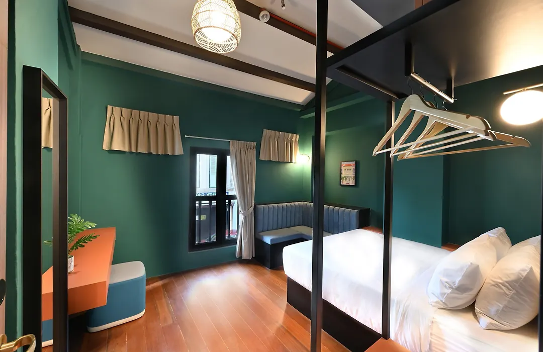 Dream Chaser Boutique Capsule Hotel-1