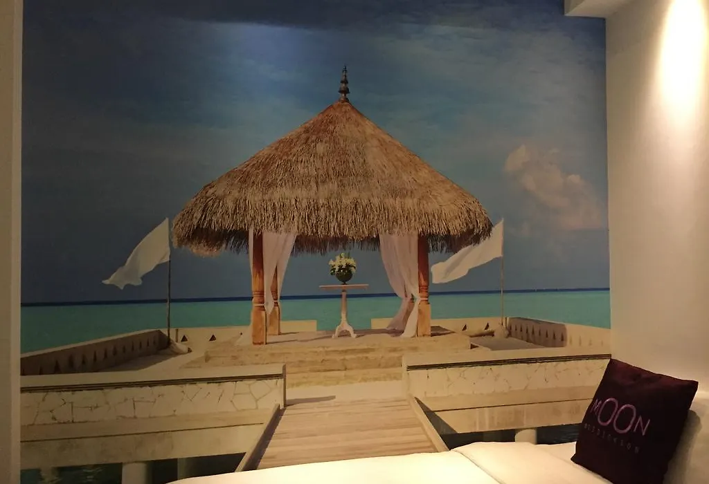 Moon 23 Hotel-1